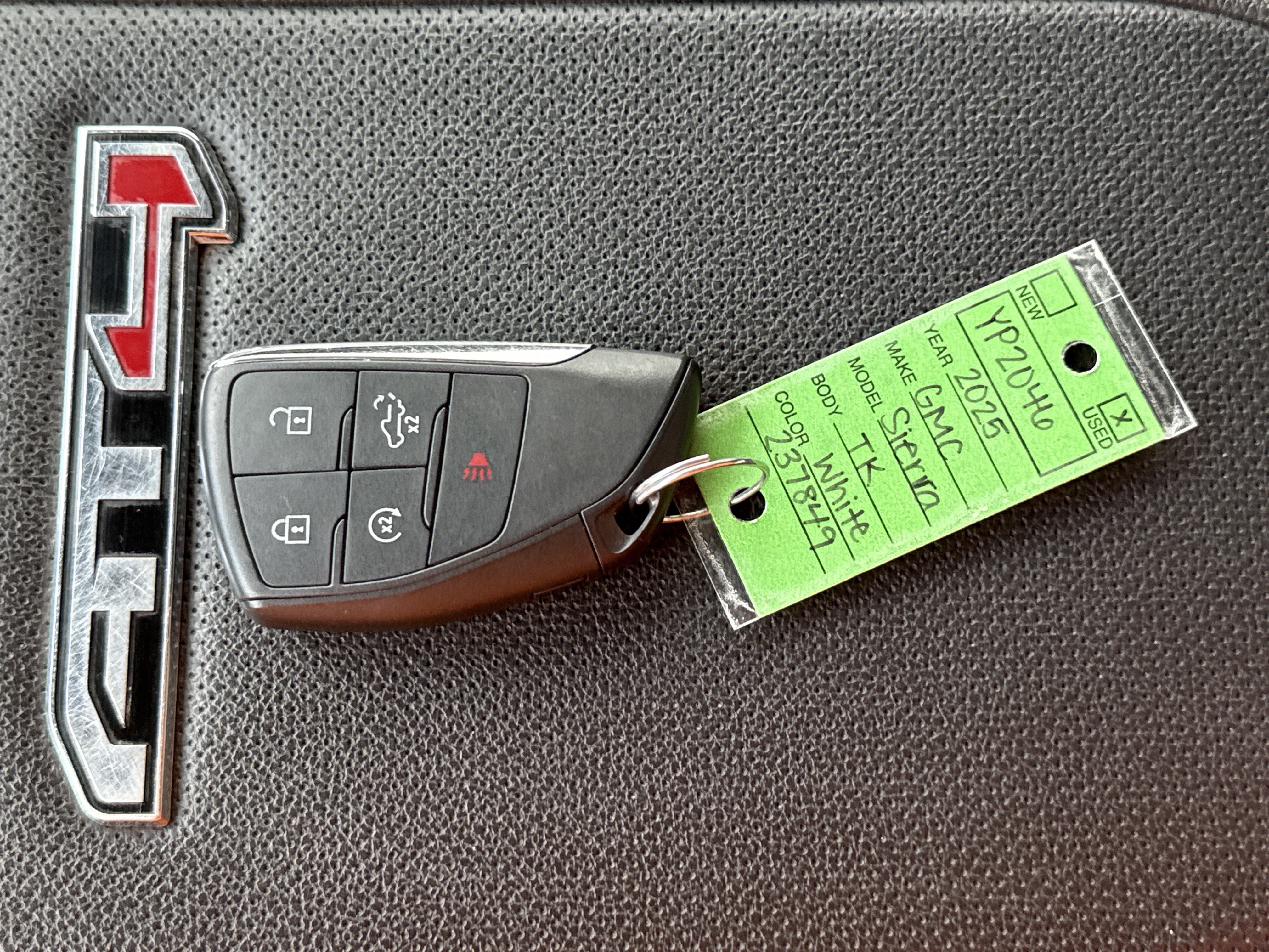 2025 GMC Sierra 2500HD AT4