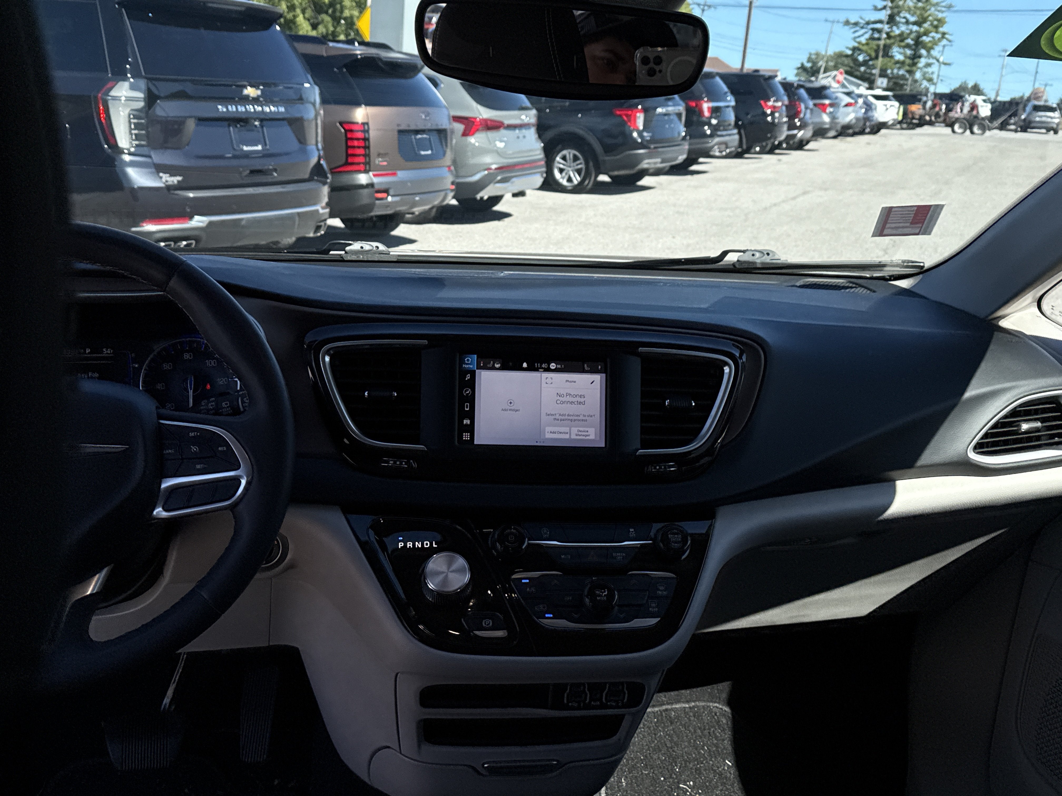 2023 Chrysler Voyager LX