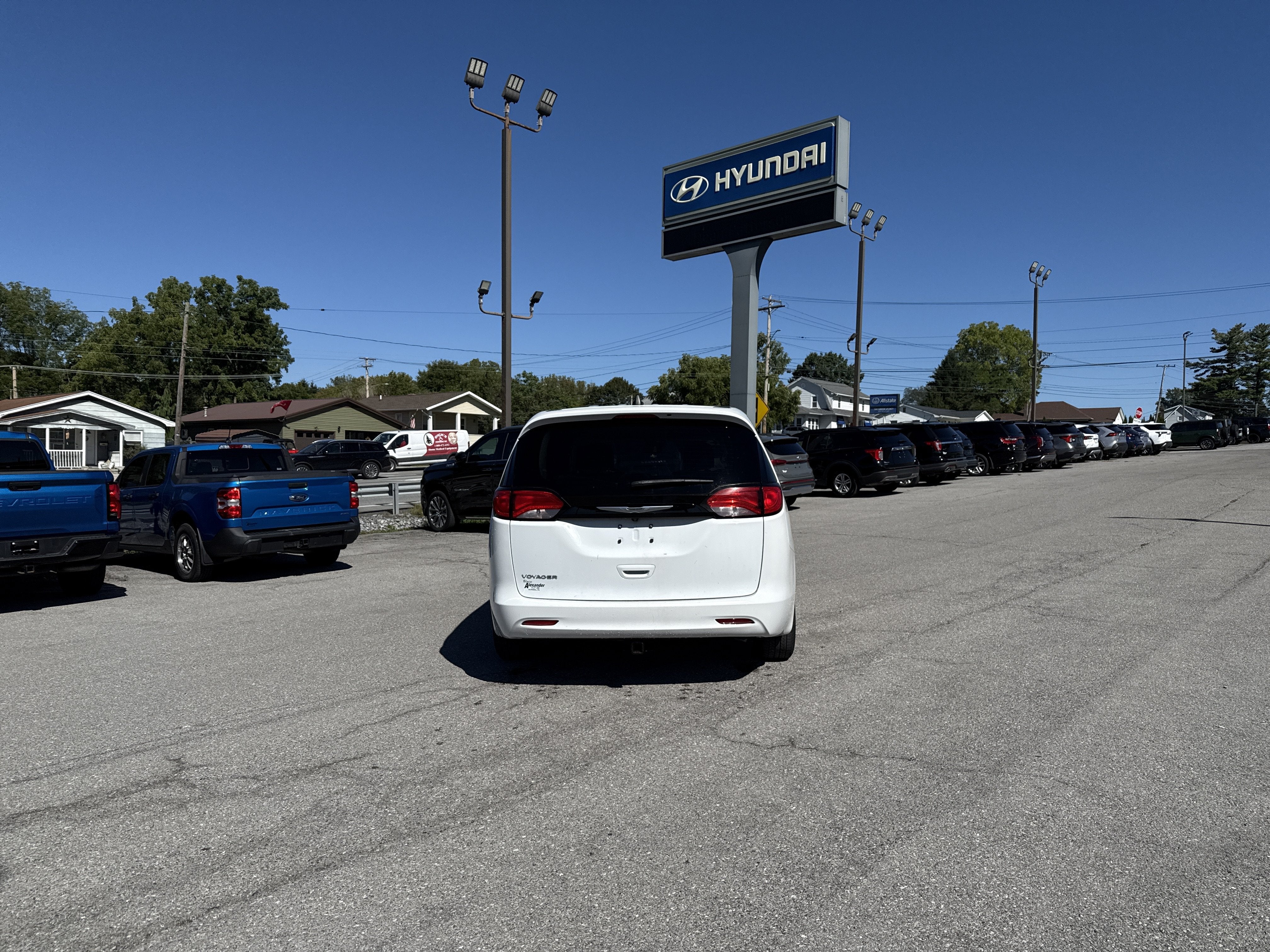 2023 Chrysler Voyager LX