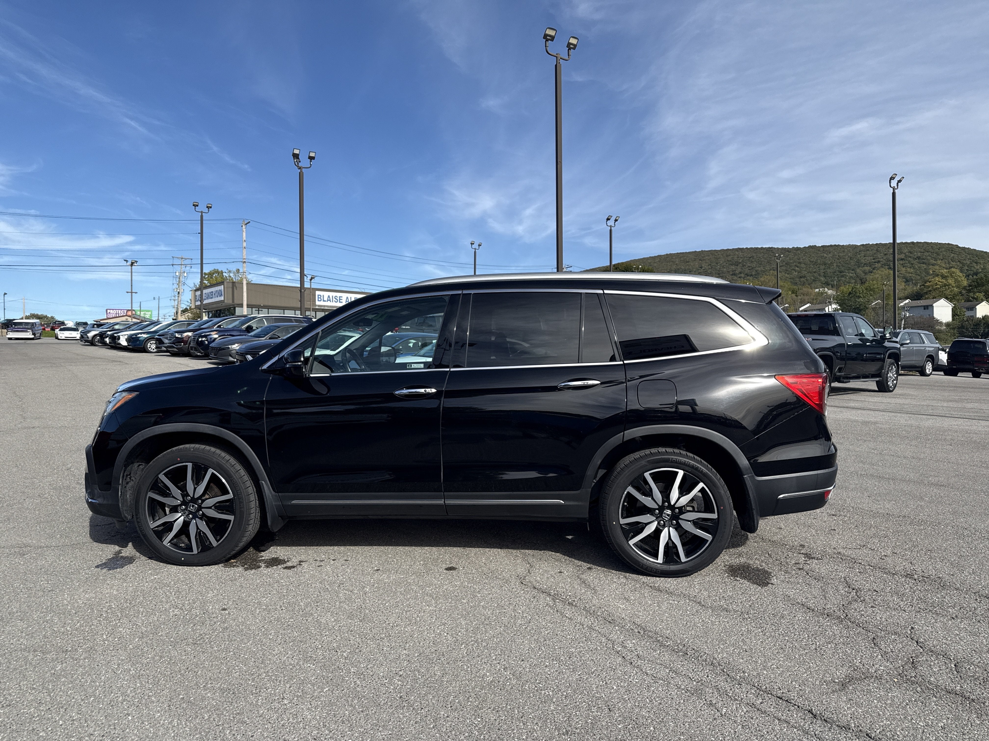 2022 Honda Pilot Touring 8-Passenger