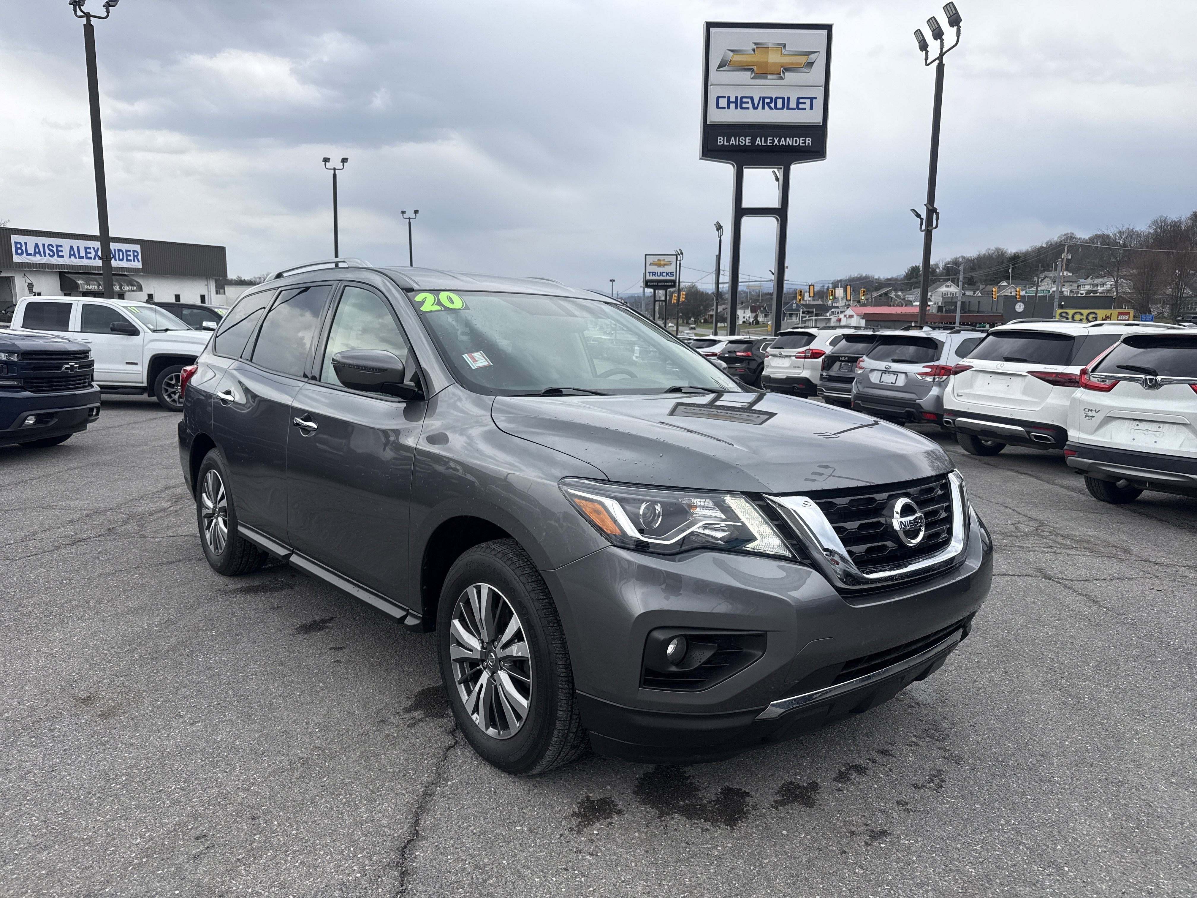 2020 Nissan Pathfinder SV