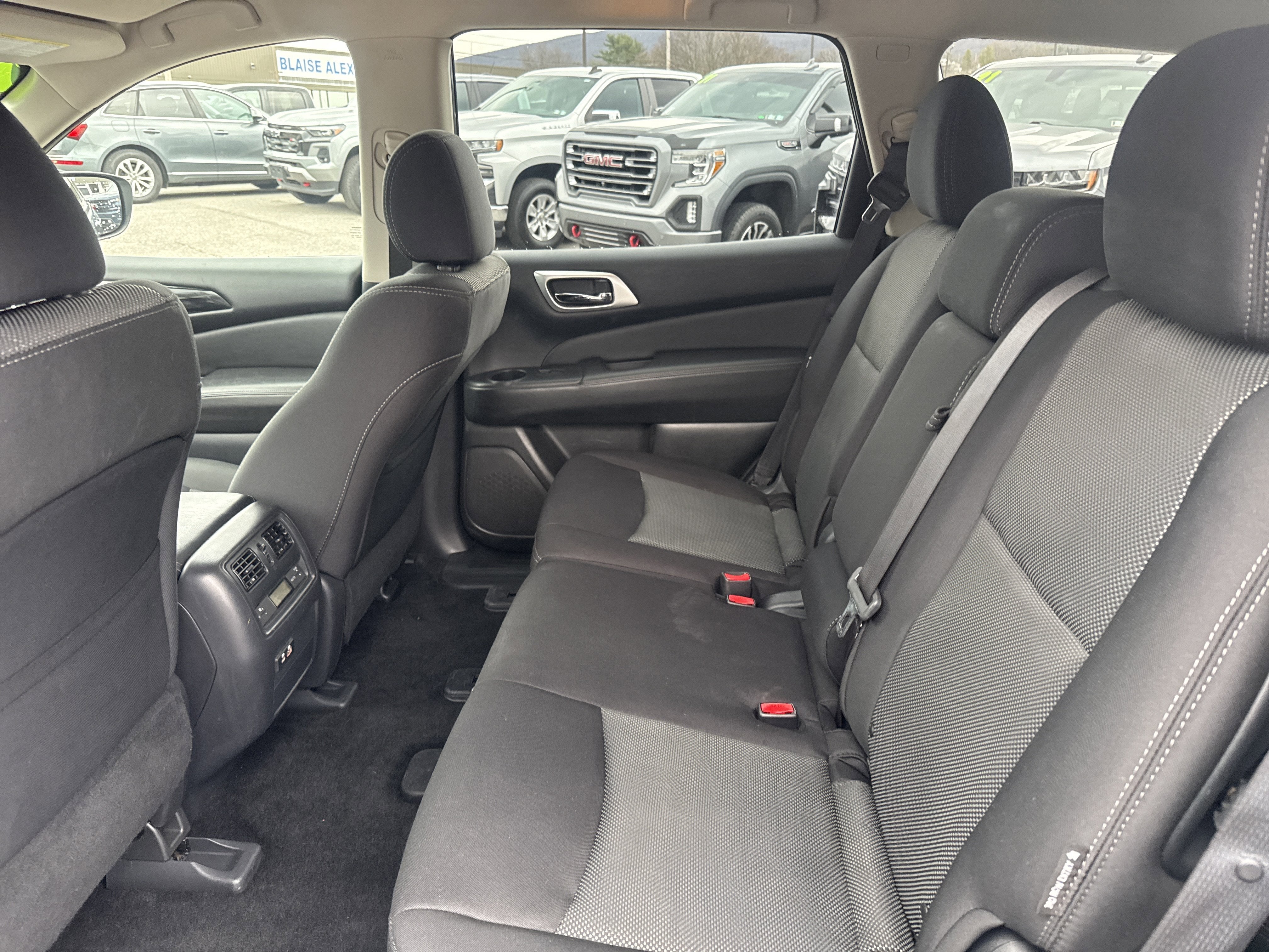 2020 Nissan Pathfinder SV