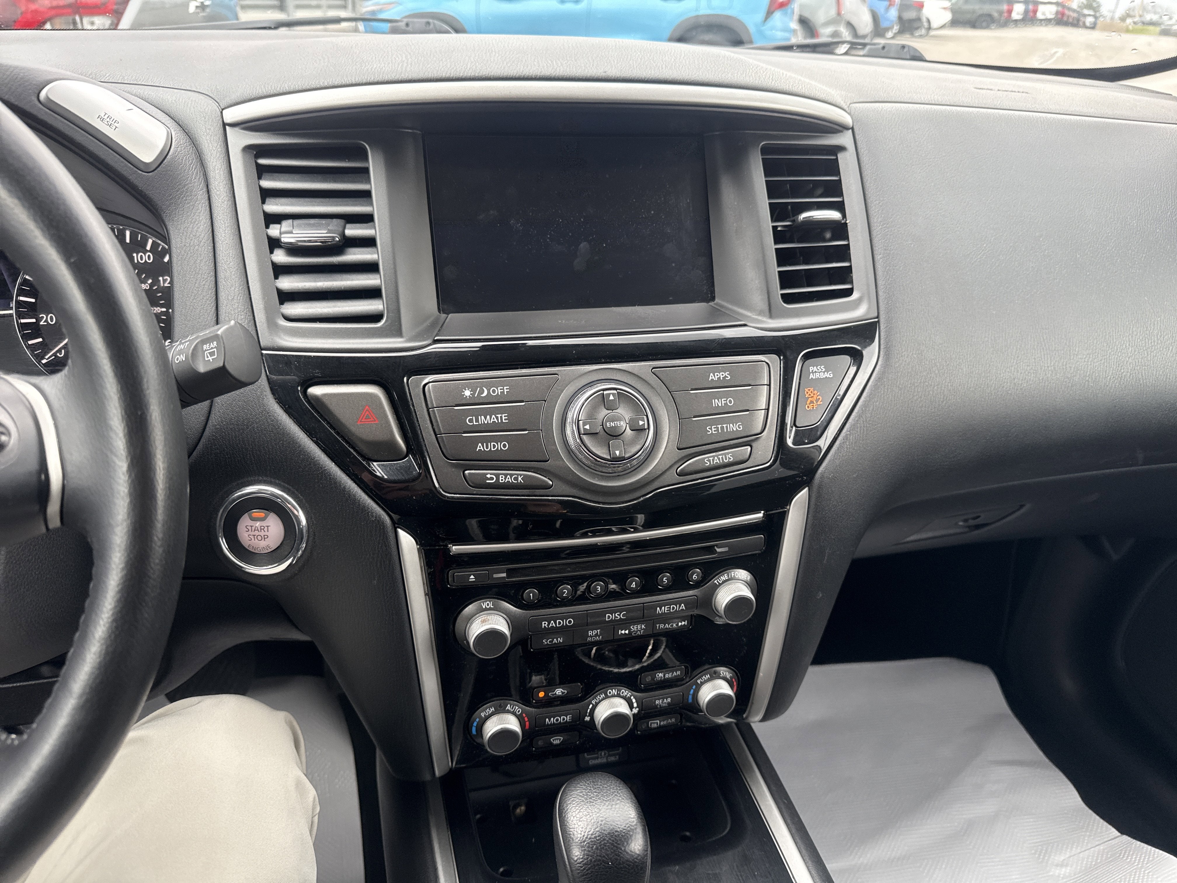 2020 Nissan Pathfinder SV