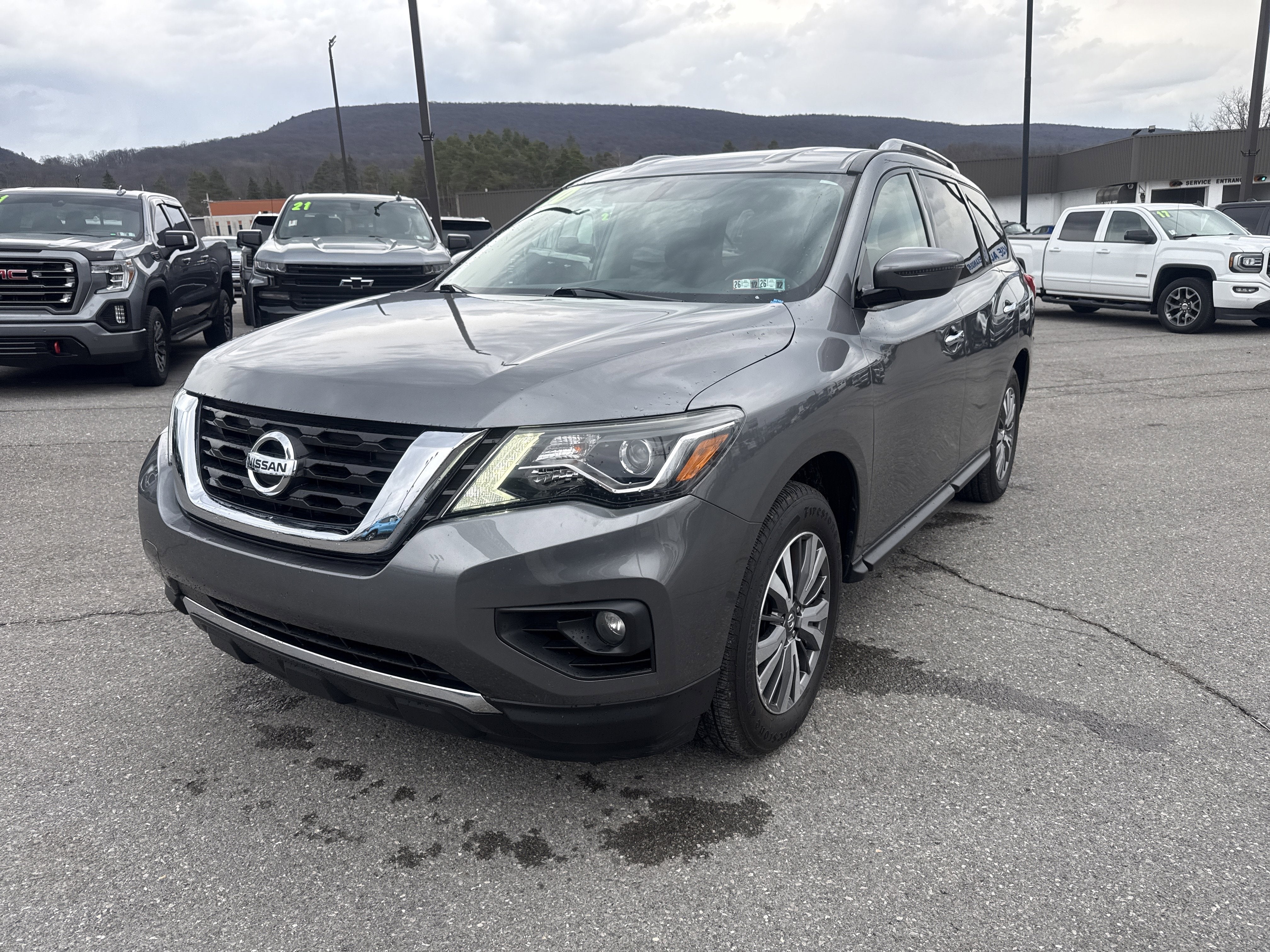 2020 Nissan Pathfinder SV