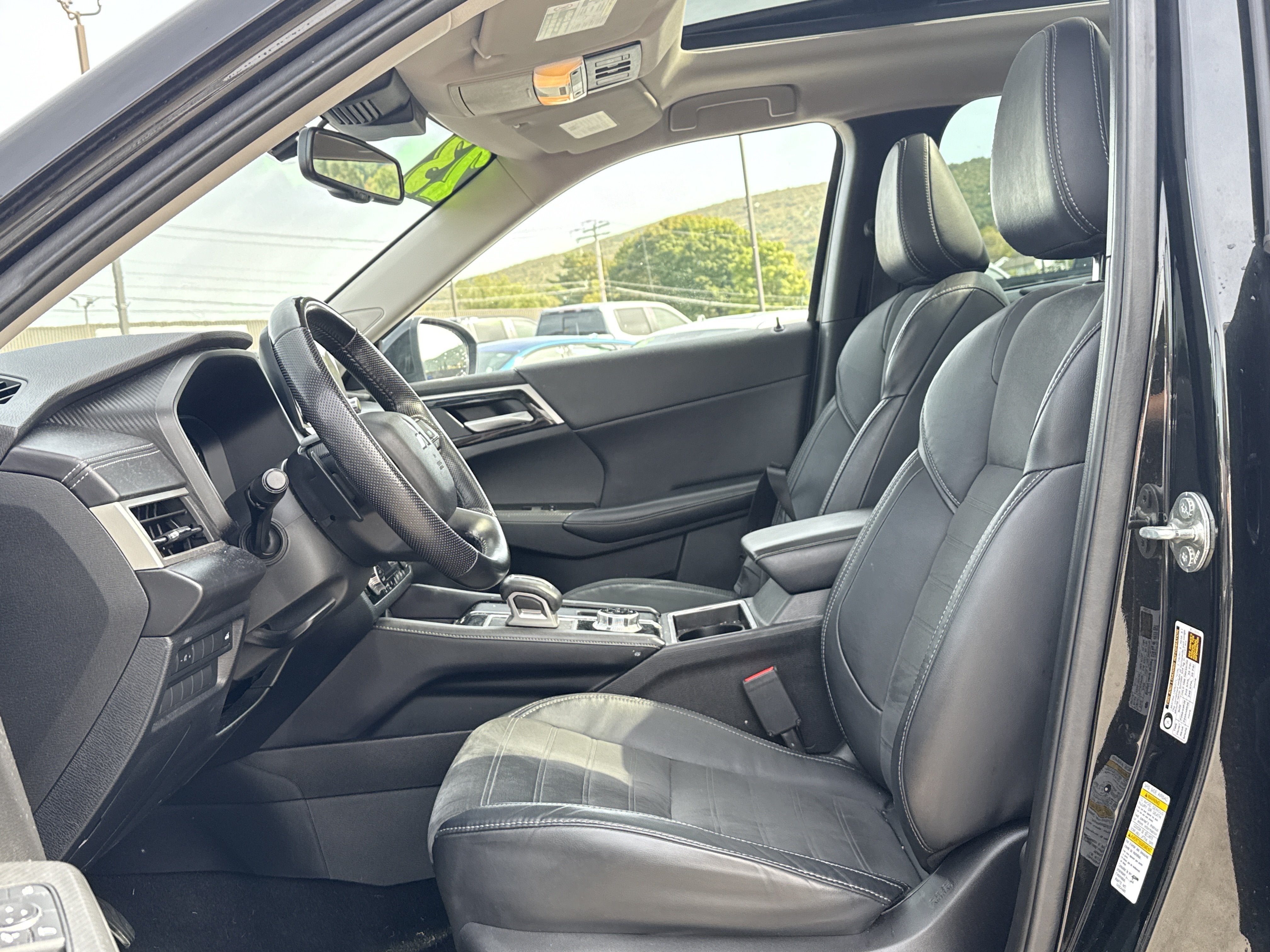2023 Mitsubishi Outlander SE