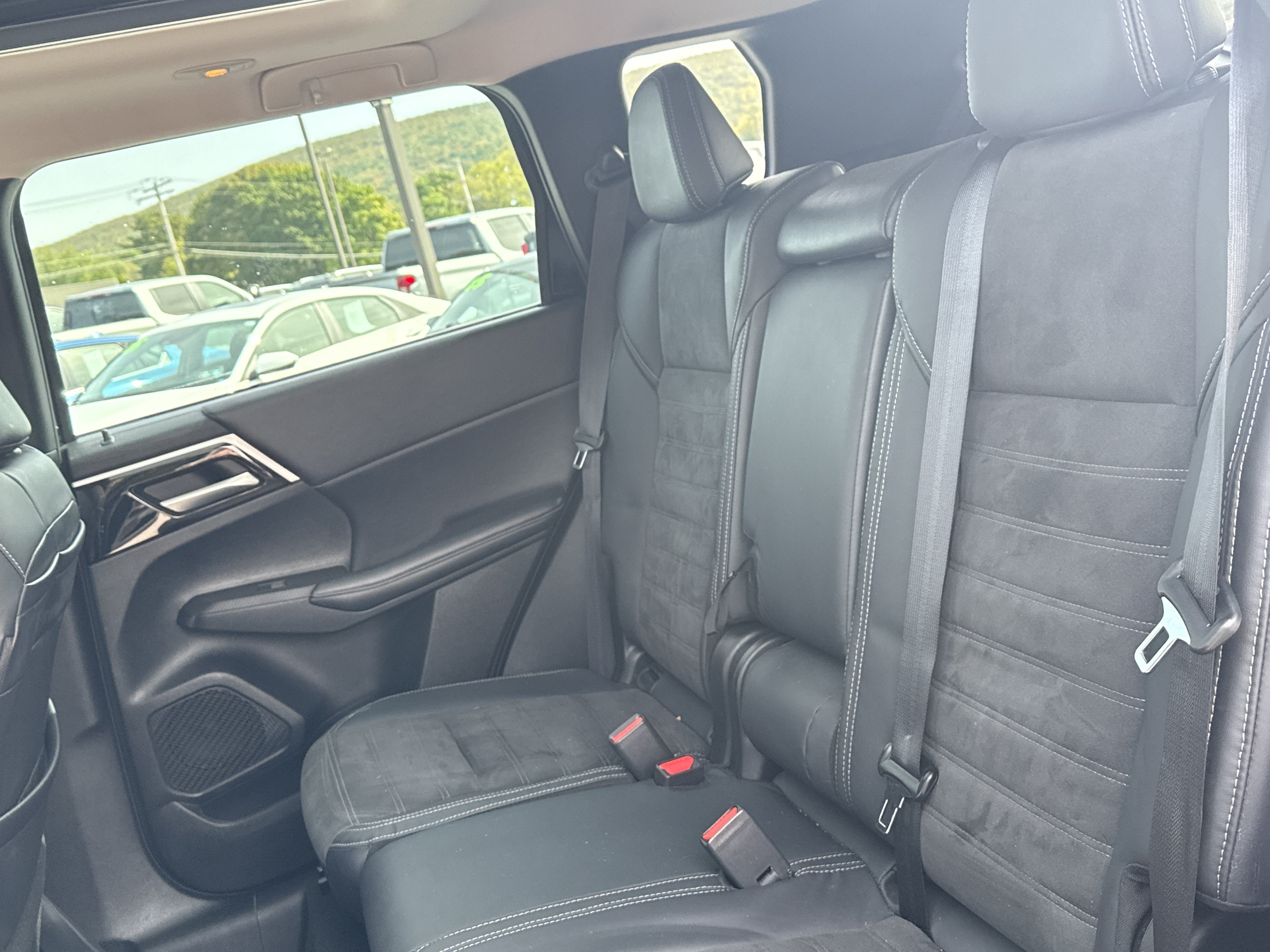 2023 Mitsubishi Outlander SE
