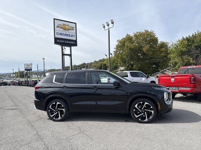 2023 Mitsubishi Outlander SE