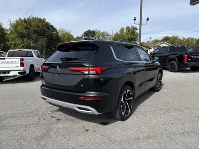 2023 Mitsubishi Outlander SE