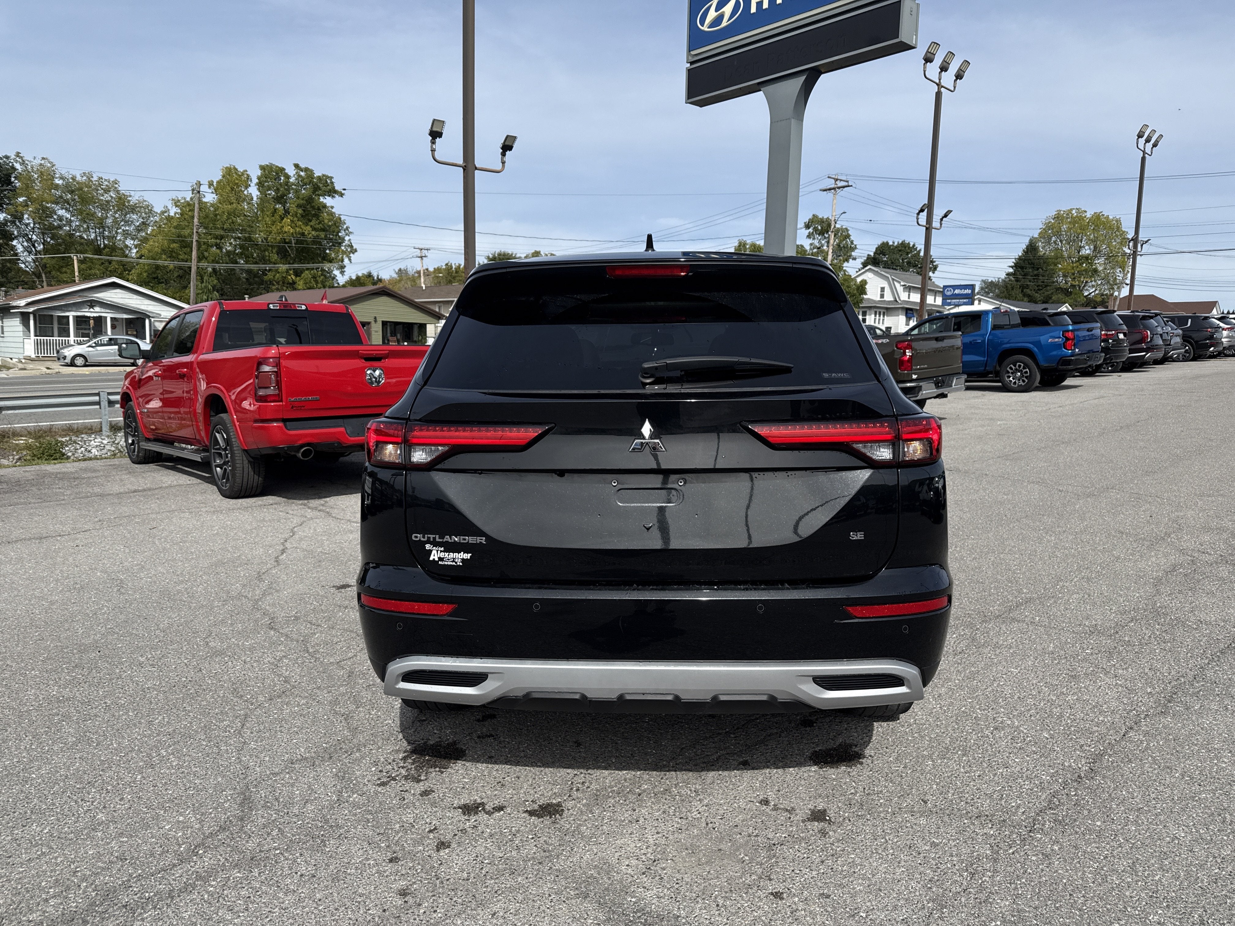 2023 Mitsubishi Outlander SE