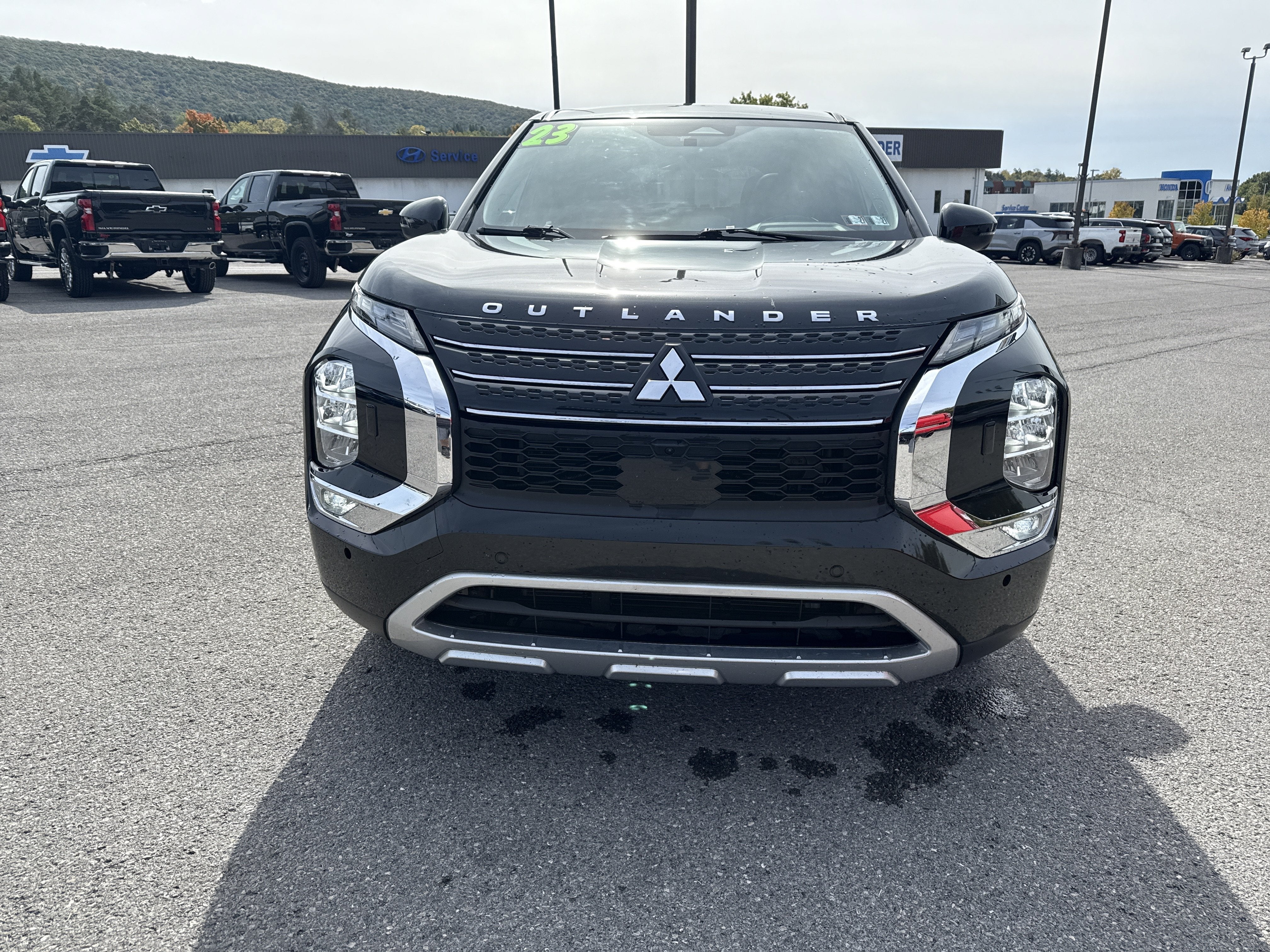 2023 Mitsubishi Outlander SE