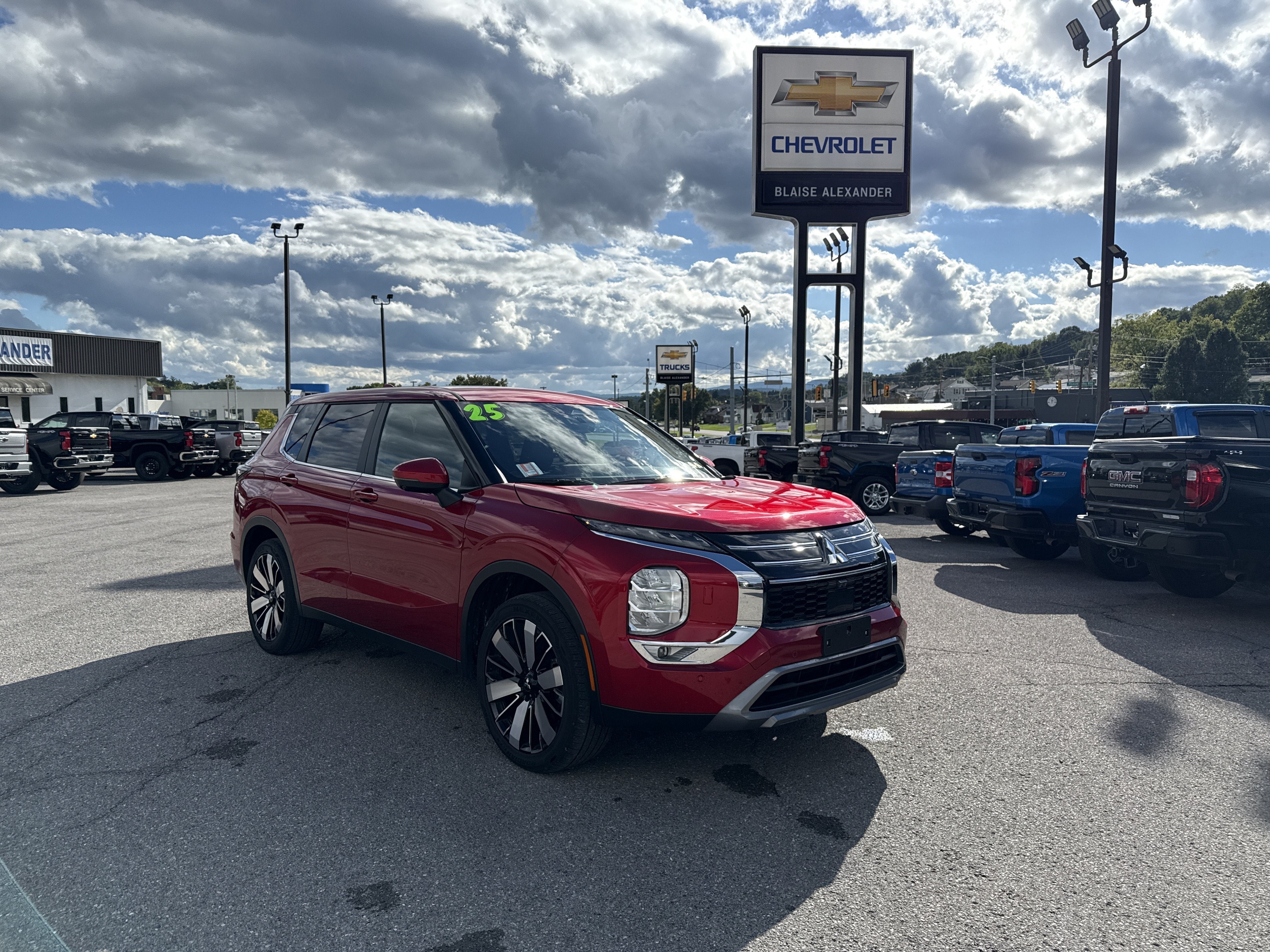 2025 Mitsubishi Outlander SE