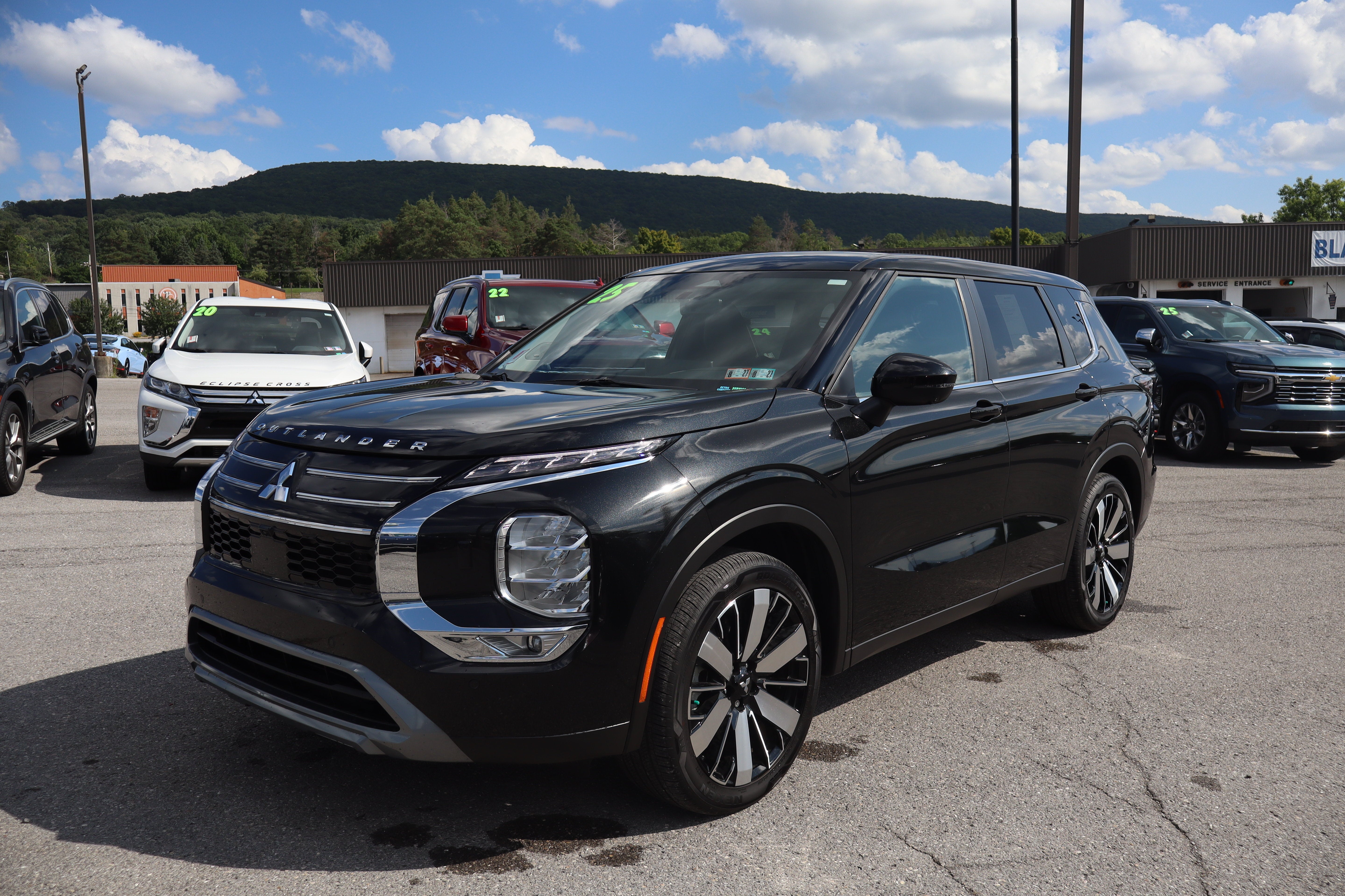 2025 Mitsubishi Outlander SE