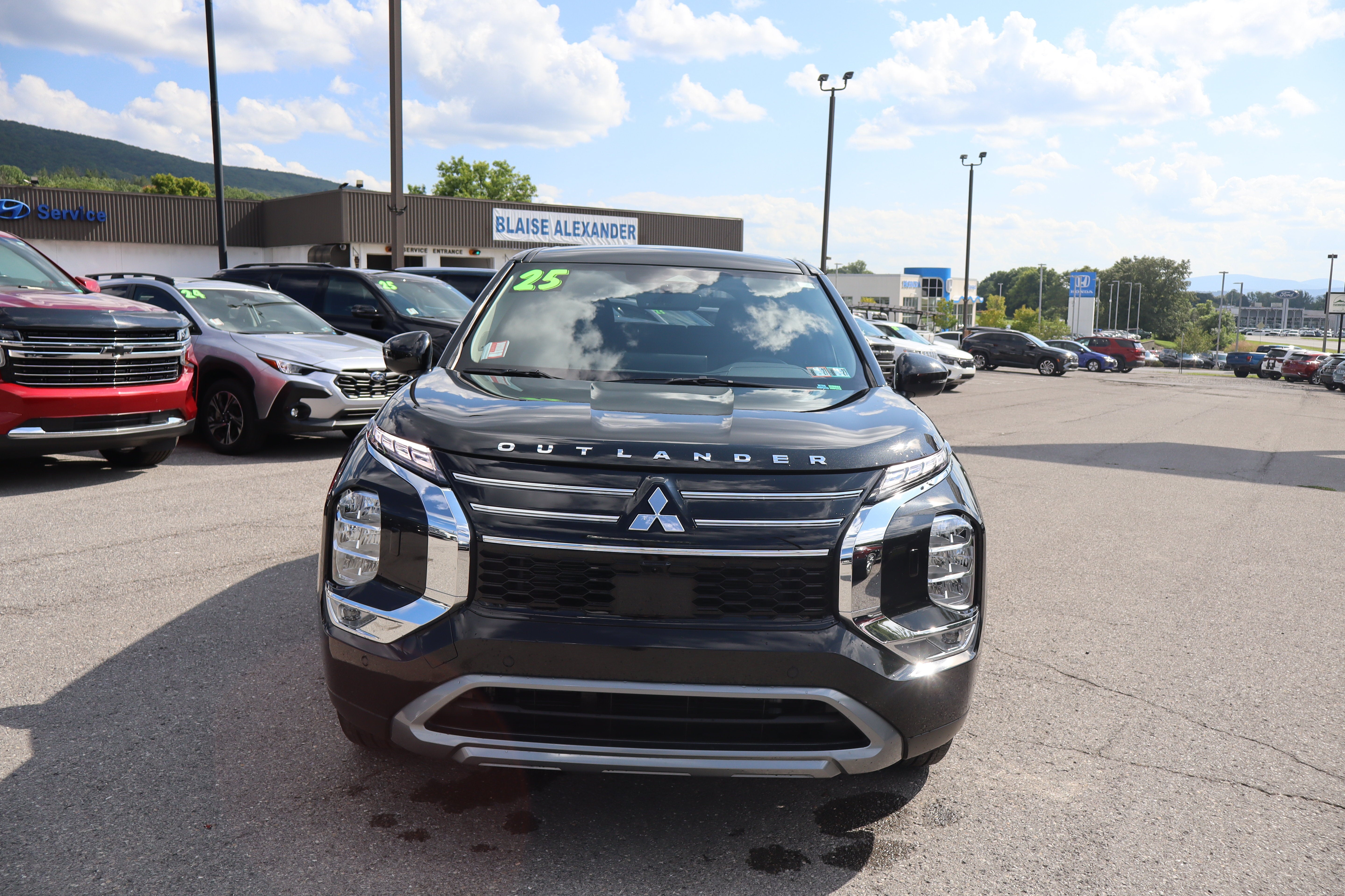 2025 Mitsubishi Outlander SE