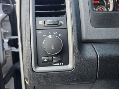 2019 RAM 1500 Classic Express 4x4 Crew Cab 5'7" Box