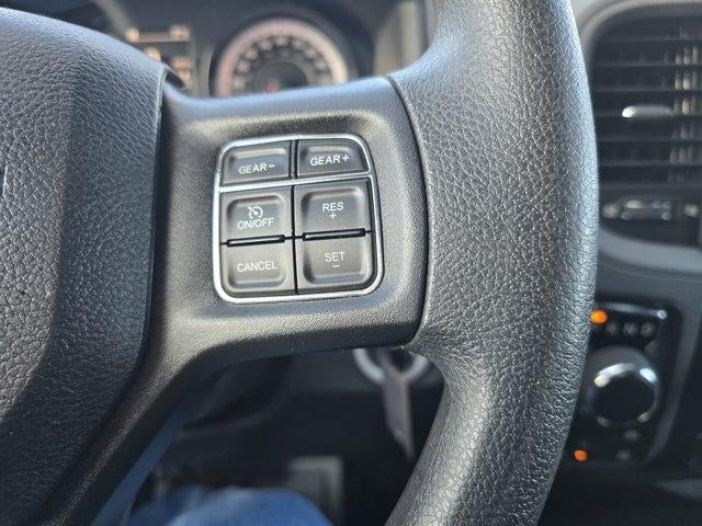 2019 RAM 1500 Classic Express 4x4 Crew Cab 5'7" Box