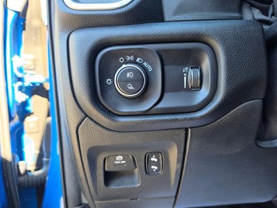 2020 RAM 1500 Big Horn 4x4 Crew Cab 5'7" Box
