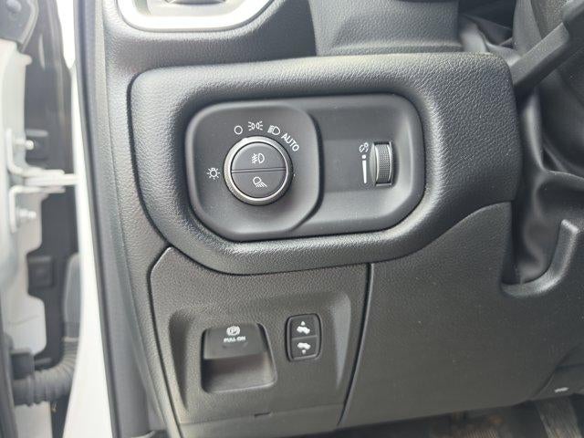 2022 RAM 1500 Big Horn 4x4 Crew Cab 5'7" Box