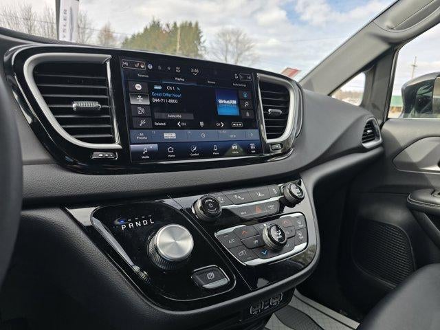 2025 Chrysler Pacifica Select FWD