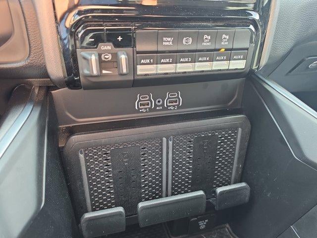 2025 RAM 3500 Big Horn 4x4 Crew Cab 8' Box