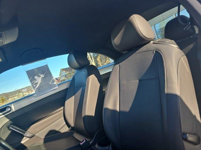 2012 Volkswagen Beetle 2dr Cpe Auto 2.5L PZEV