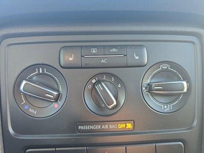 2012 Volkswagen Beetle 2dr Cpe Auto 2.5L PZEV