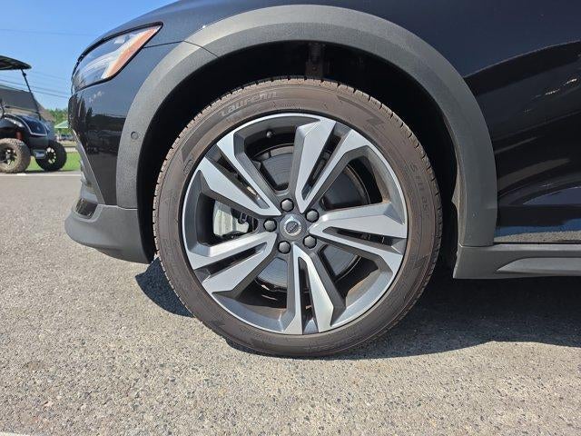 2025 Volvo V60 Cross Country B5 AWD Plus