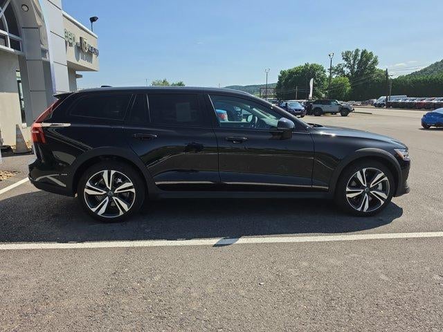 2025 Volvo V60 Cross Country B5 AWD Plus