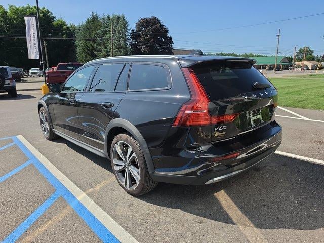 2025 Volvo V60 Cross Country B5 AWD Plus