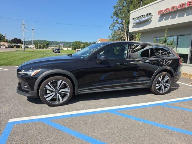 2025 Volvo V60 Cross Country B5 AWD Plus