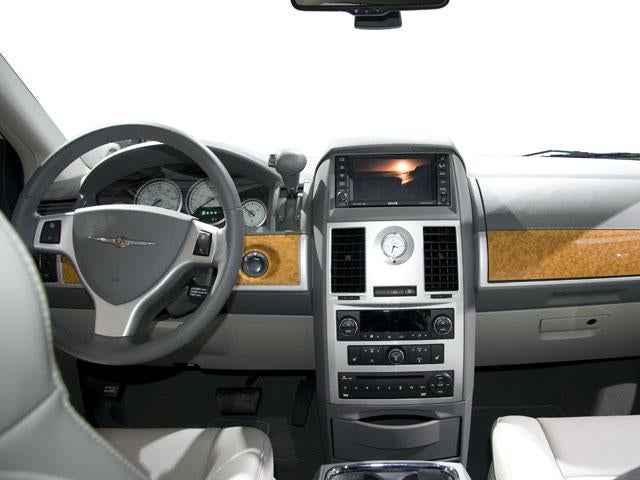 2010 Chrysler Town & Country 4dr Wgn Limited *Ltd Avail*