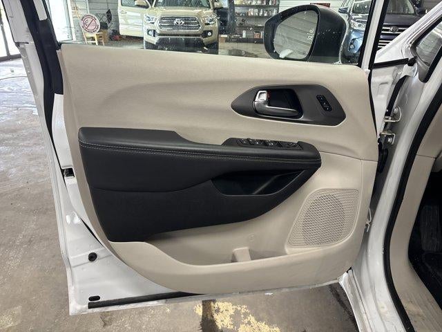 2023 Chrysler Pacifica Touring L FWD