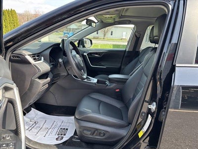 2025 Toyota RAV4 XLE Premium AWD (Natl)