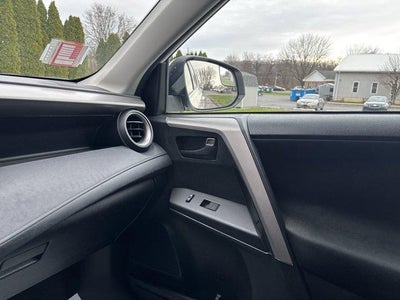 2016 Toyota RAV4 AWD 4dr LE (Natl)