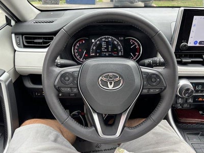 2025 Toyota RAV4 XLE AWD (Natl)