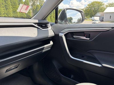 2025 Toyota RAV4 XLE AWD (Natl)