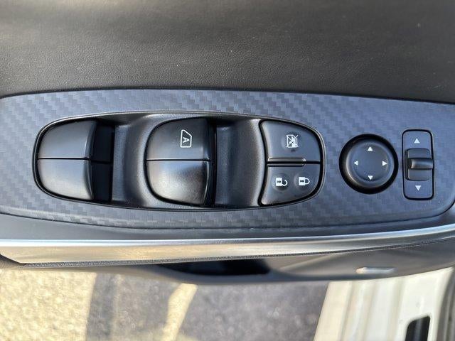 2025 Nissan Sentra SR CVT