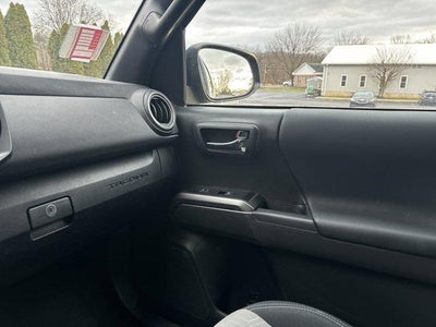 2023 Toyota Tacoma 4WD 4WD SR Double Cab 5' Bed V6 AT (GS)