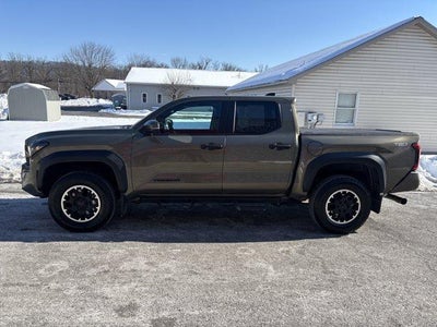 2026 Toyota Tacoma 4WD 4WD TRD Sport Double Cab 5' Bed AT (Natl)