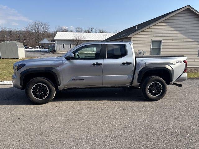 2025 Toyota Tacoma 4WD 4WD SR Double Cab 5' Bed MT (Natl)