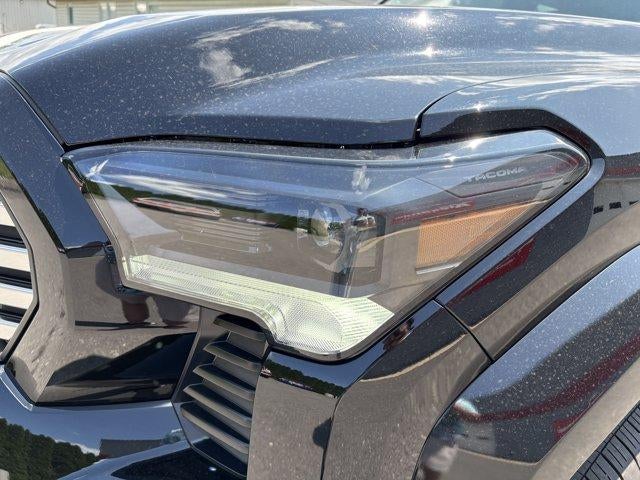2026 Toyota Tacoma 4WD 4WD Limited Hybrid Double Cab 5' Bed AT (Natl)