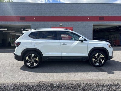 2025 Volkswagen Taos SE 4MOTION