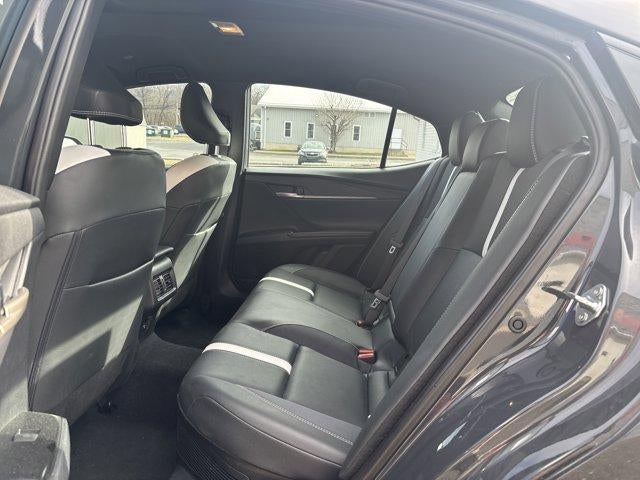 2025 Toyota Camry SE (SE)