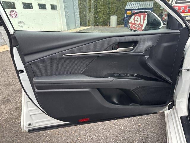 2025 Toyota Camry SE (SE)