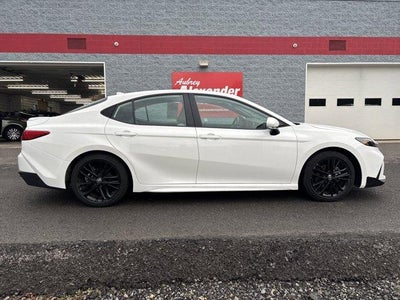 2025 Toyota Camry SE (SE)
