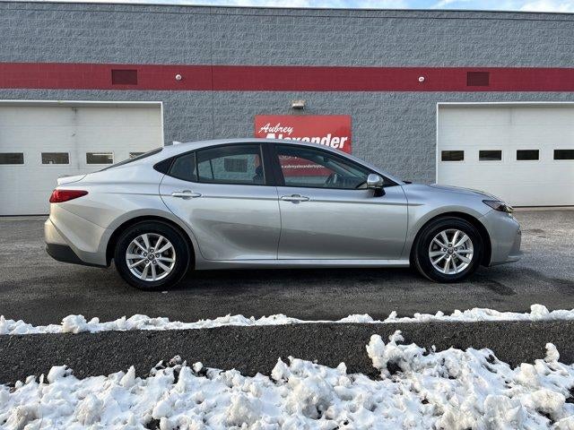 2025 Toyota Camry LE (SE)