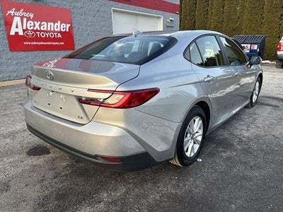 2025 Toyota Camry LE (SE)