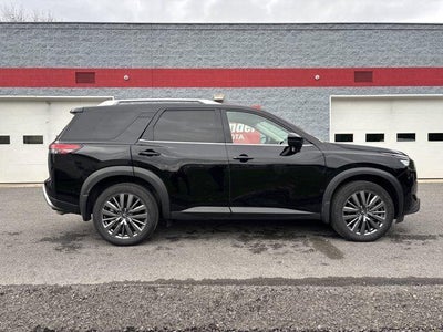 2025 Nissan Pathfinder SL 4WD