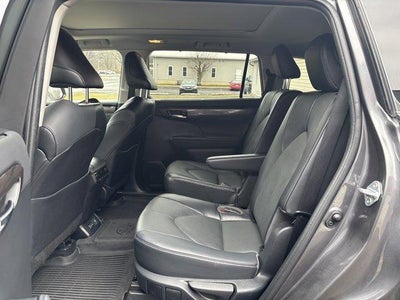2022 Toyota Highlander Platinum AWD (Natl)