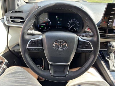 2021 Toyota Sienna XLE FWD 8-Passenger (Natl)