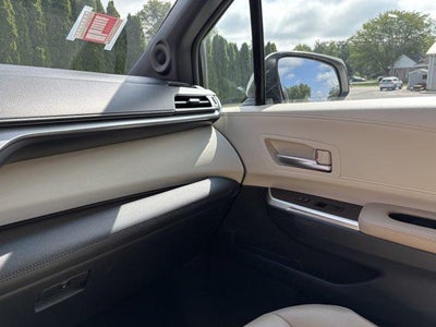 2021 Toyota Sienna XLE FWD 8-Passenger (Natl)
